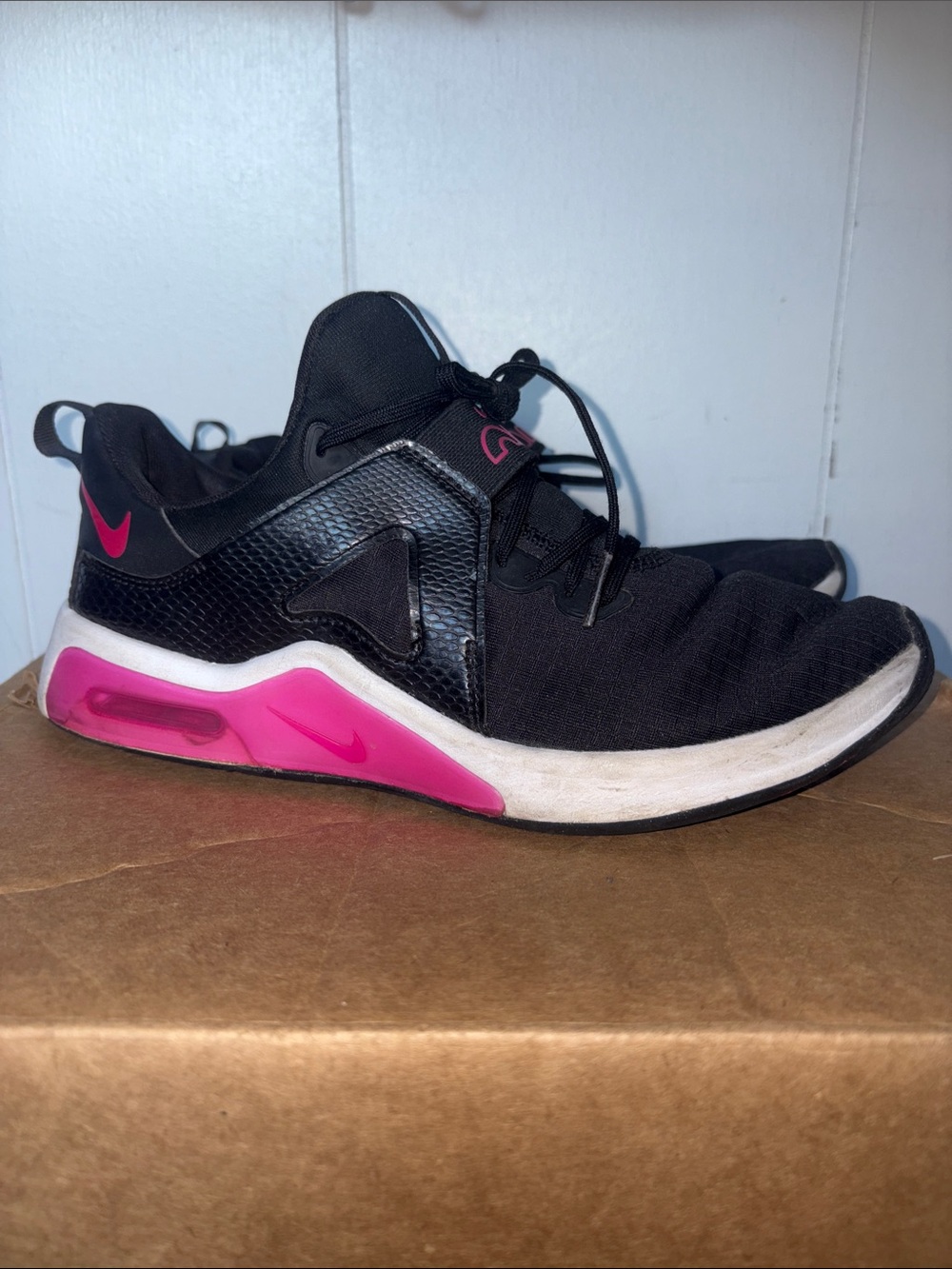 Nike Women’s Black Sneakers with Pink Accents size 9.5